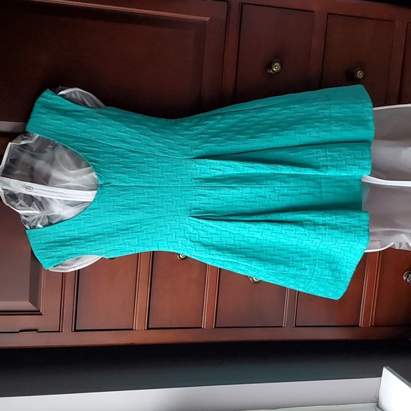 Eliza J -  sleeveless dress with side pockets. Size: 4. Colour: beautiful green. - Picture 2 of 5